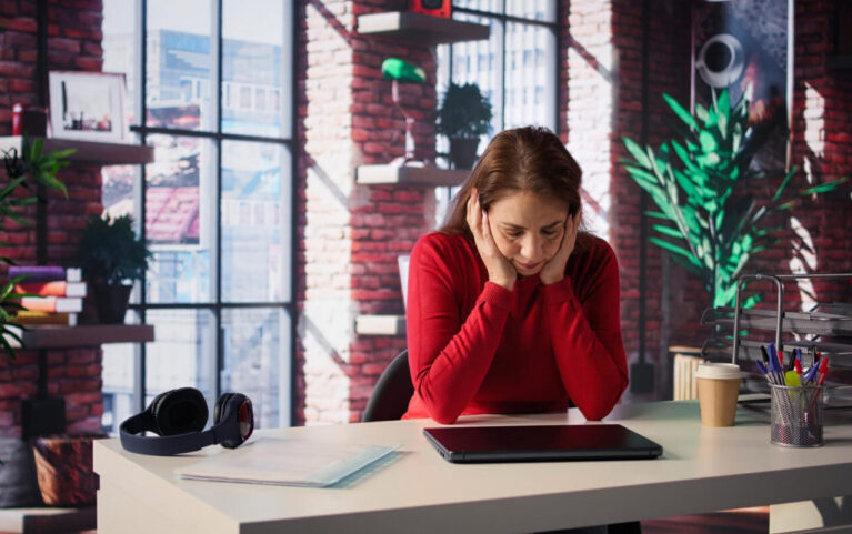 El verdadero reto está en crear una experiencia digital que atraiga, retenga y convierta. Muchos negocios pierden clientes no por falta de tráfico, sino por errores de diseño y usabilidad que bloquean la acción del usuario.