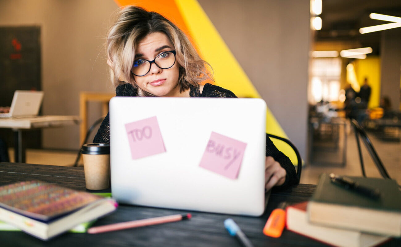 El verdadero reto está en crear una experiencia digital que atraiga, retenga y convierta. Muchos negocios pierden clientes no por falta de tráfico, sino por errores de diseño y usabilidad que bloquean la acción del usuario.