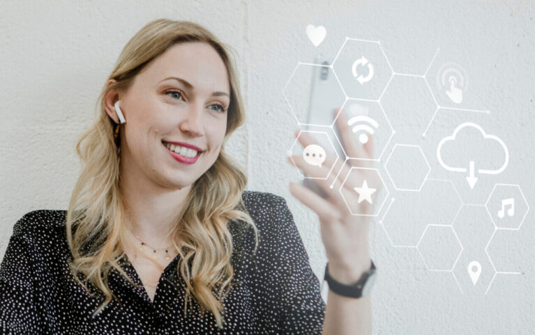 En la era digital, automatizar ya no es una opción: es la clave para escalar sin límites. La Inteligencia Artificial permite a las empresas trabajar 24/7, reducir errores y mejorar la experiencia de sus clientes.