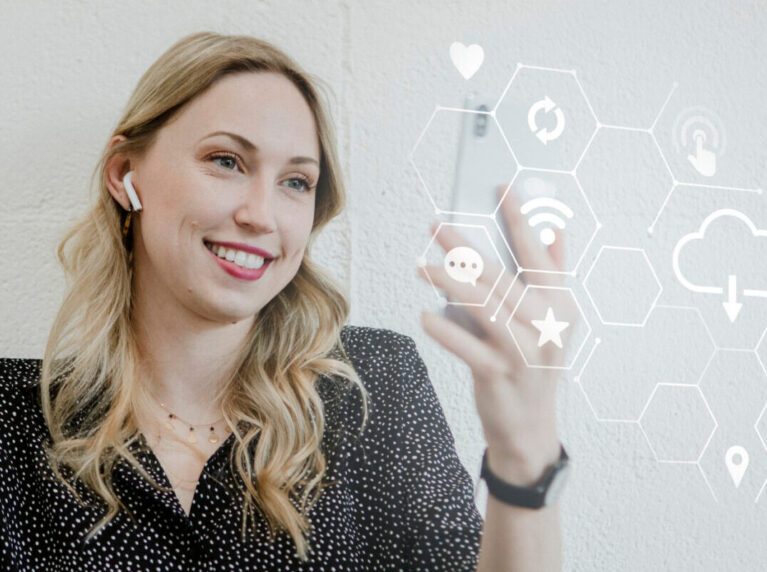 En la era digital, automatizar ya no es una opción: es la clave para escalar sin límites. La Inteligencia Artificial permite a las empresas trabajar 24/7, reducir errores y mejorar la experiencia de sus clientes.