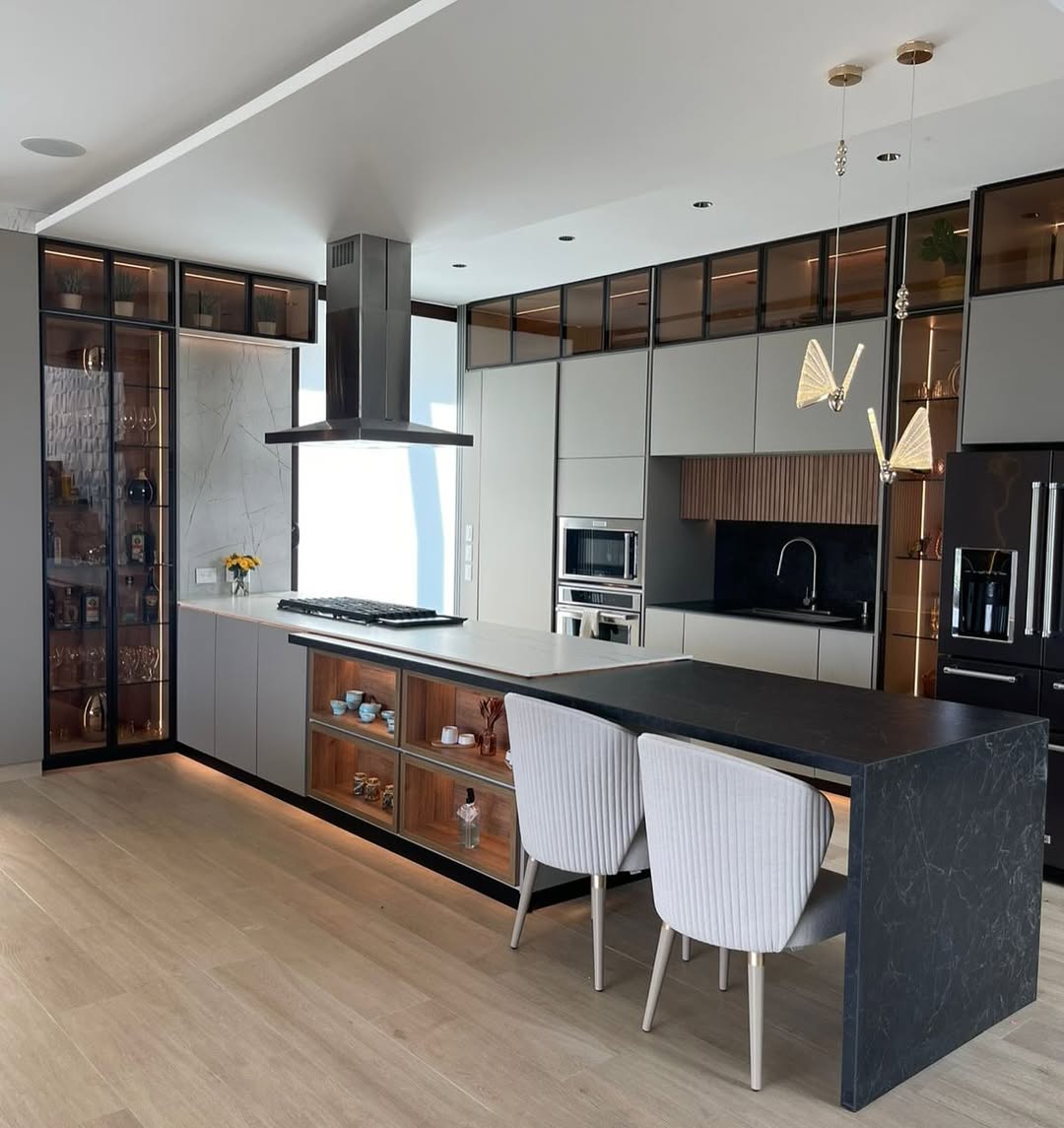 El sitio web de CV Carpintería fue diseñado y desarrollado con el objetivo de resaltar la experiencia, calidad y dedicación de la marca en la creación de muebles y proyectos en madera. La plataforma combina un diseño moderno y funcional con una navegación sencilla, destacando los servicios, portafolio y valores de la carpintería. El resultado es un espacio digital atractivo, práctico y alineado con la esencia artesanal y profesional de la empresa.